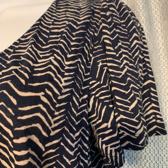 NWT! LUCKY BRAND Women’s V-Neck Short Sleeve Printed Top Blue/Cream Size Small - Picture 3 of 7